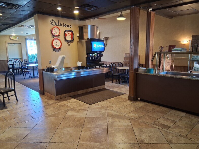 More Photos Of 605 S 10th St, Burlington General Retail For Sale