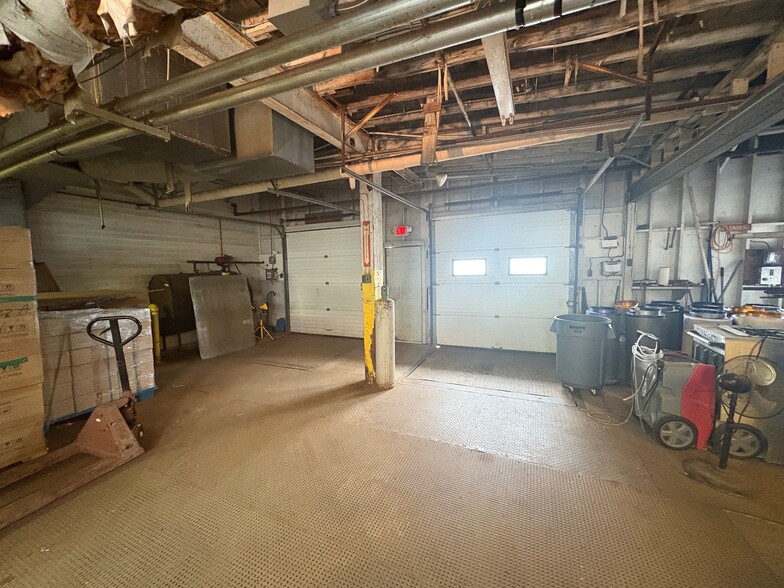 More Photos Of 10 Snow Canning Rd, Scarborough Manufacturing For Lease