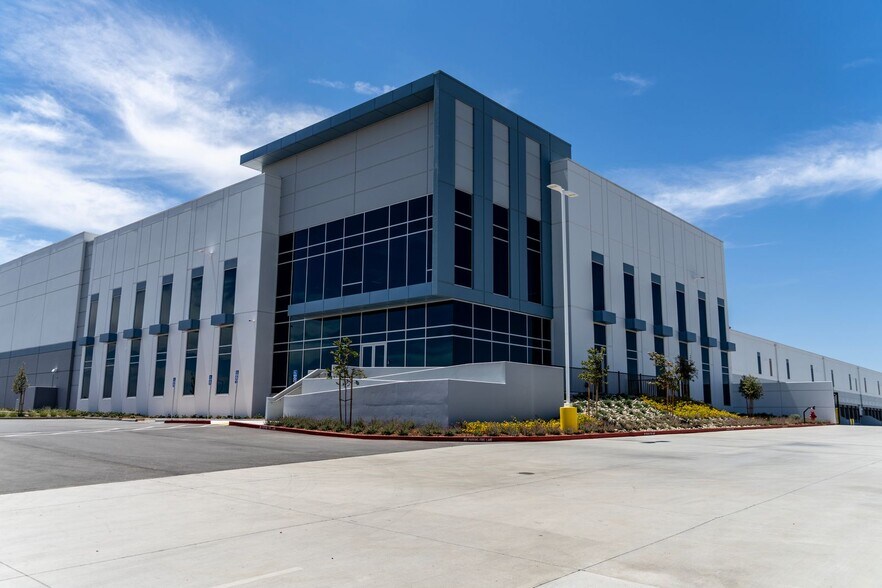 More Photos Of Rogers Rd, Patterson Industrial For Lease