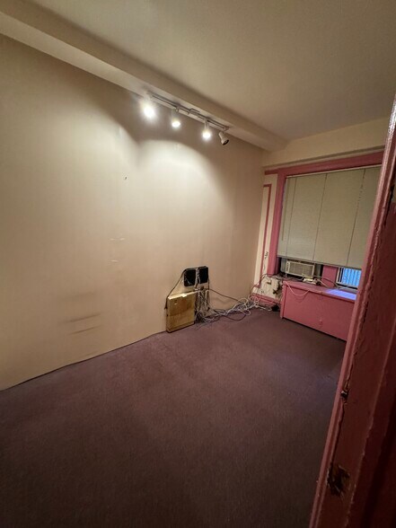 More Photos Of 145 W 71st St, New York Apartments For Lease