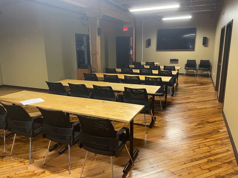More Photos Of 4830 W 16th St, Cicero Distribution For Sale