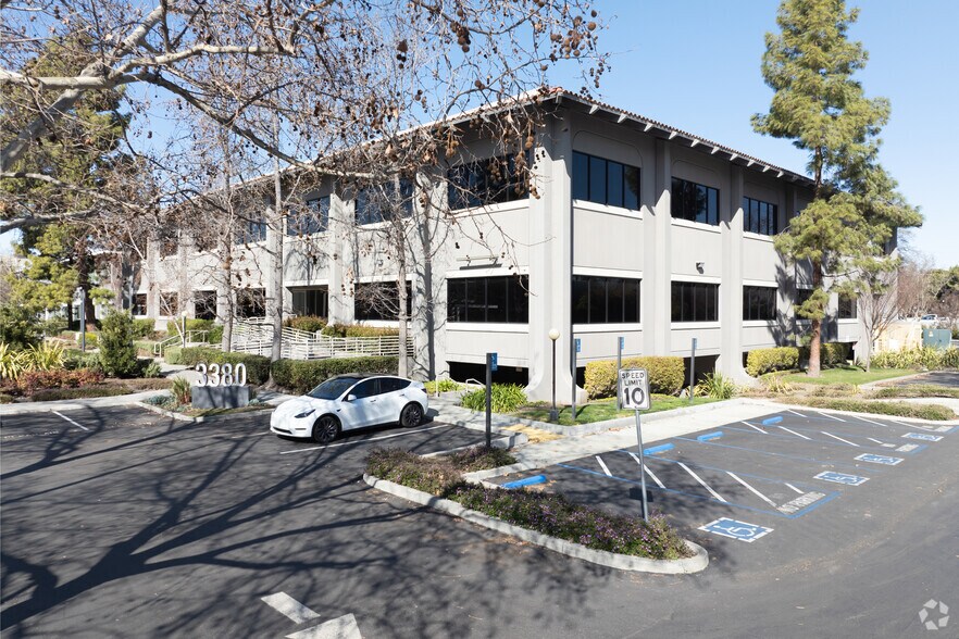 Primary Photo Of 3380 Central Expy, Santa Clara Flex For Sale