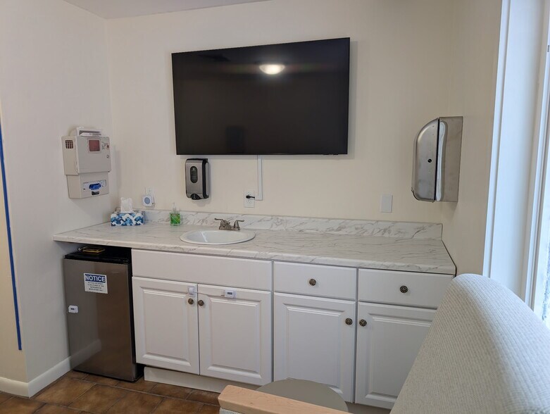 More Photos Of 11 Garden Rd, Plaistow Medical For Lease
