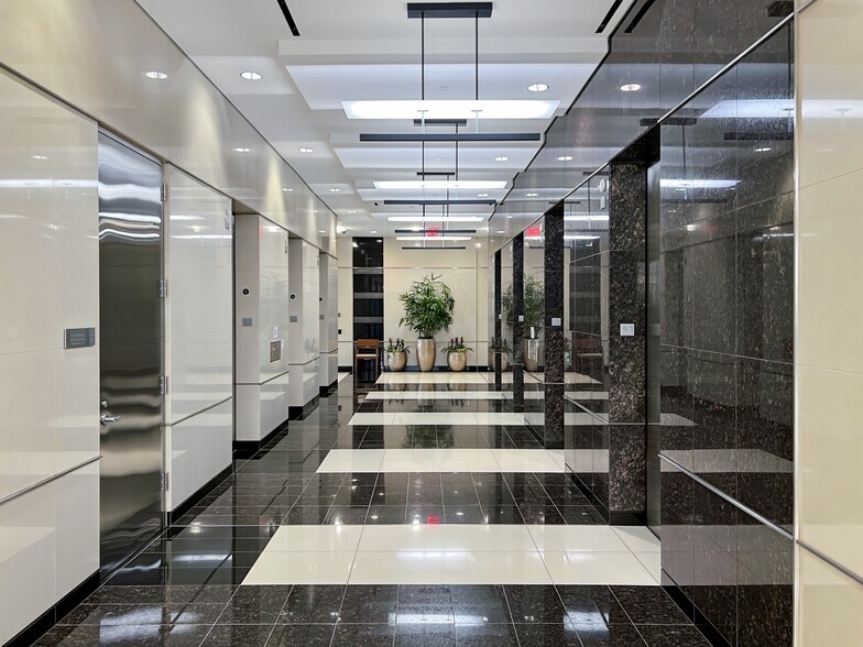 More Photos Of 11740 Katy Fwy, Houston Coworking Space