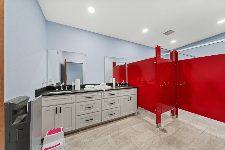 More Photos Of 4159 Highway 6, Clifton Showroom For Sale