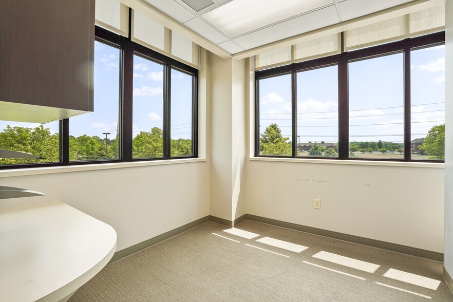 More Photos Of 560 N Cleveland Ave, Westerville Medical For Lease