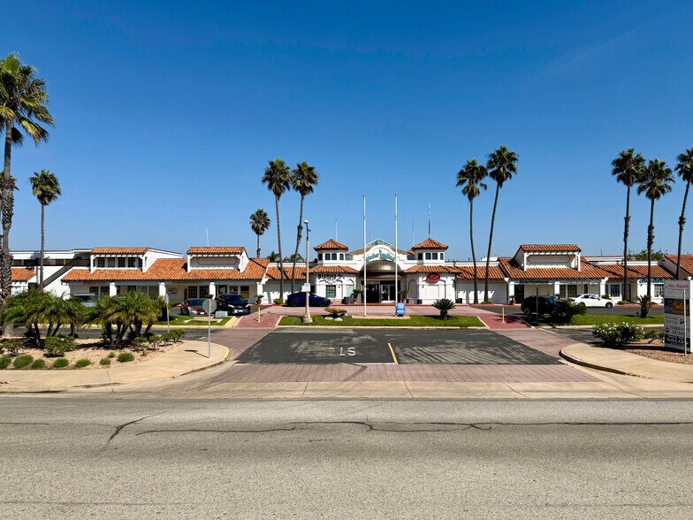 More Photos Of 2800-2840 Harbor Blvd, Oxnard General Retail For Sale