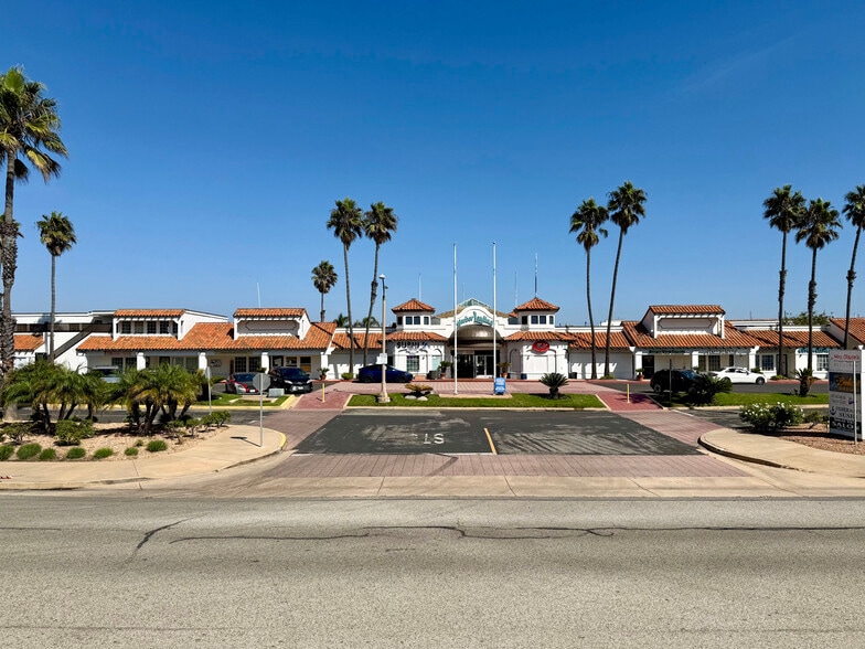More Photos Of 2810 Harbor Blvd, Oxnard Unknown For Lease