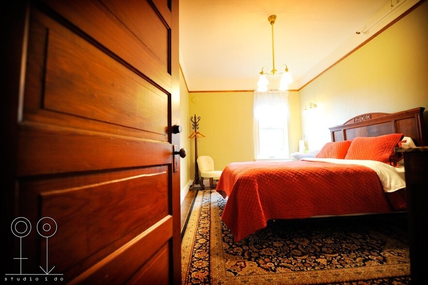 More Photos Of 40 SE Heimrich St, Dufur Hotel For Sale