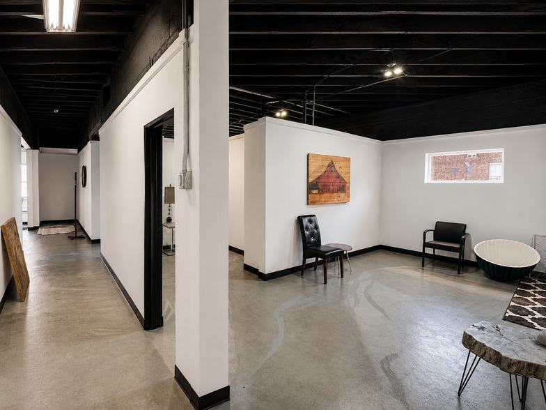 More Photos Of 44 W Lincoln Hwy, Chicago Heights Office For Lease