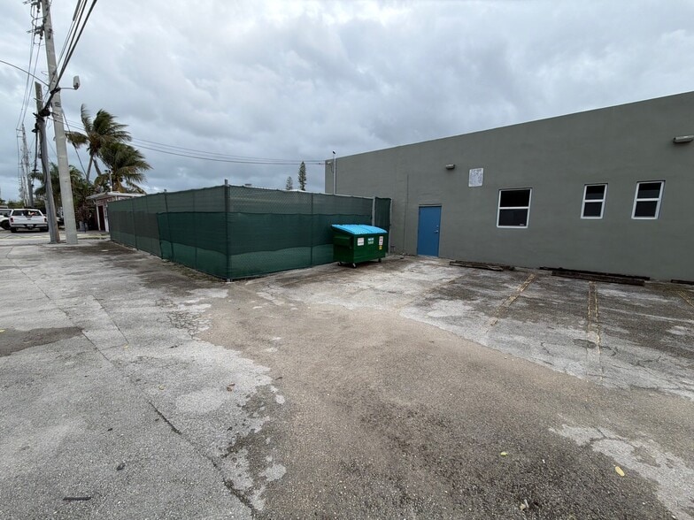 More Photos Of 1400 NE 131st St, North Miami Warehouse For Lease