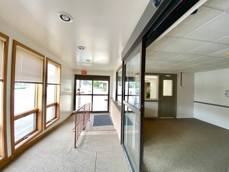 More Photos Of 915 N Hanover St, Elizabethtown Medical For Sale