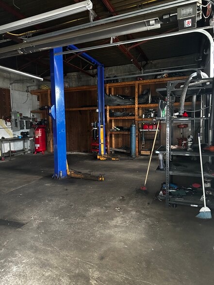 More Photos Of 14150 E 8 Mile Rd, Detroit Auto Repair For Sale