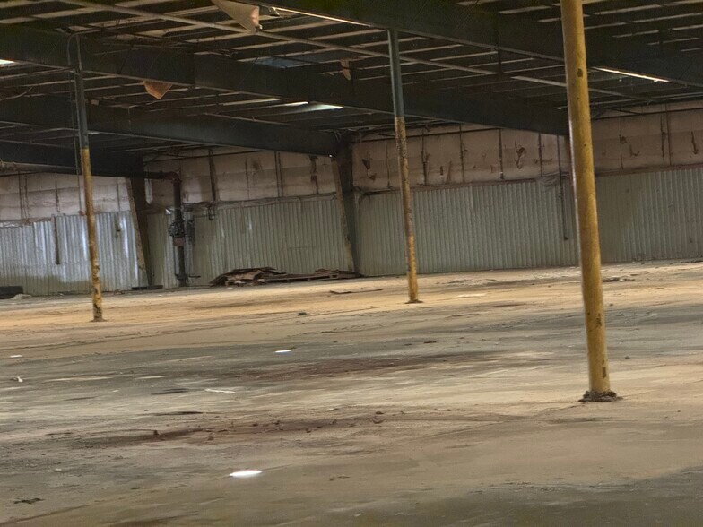 More Photos Of 729 White Oak Dr, Johnsonville Warehouse For Lease