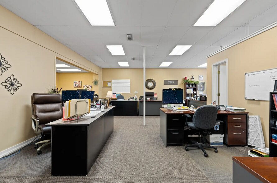 More Photos Of 907 E End Blvd N, Marshall Industrial For Sale