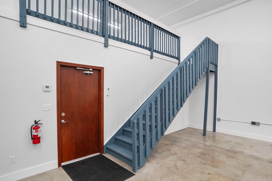More Photos Of 1337 Commerce Dr, Stow Warehouse For Sale