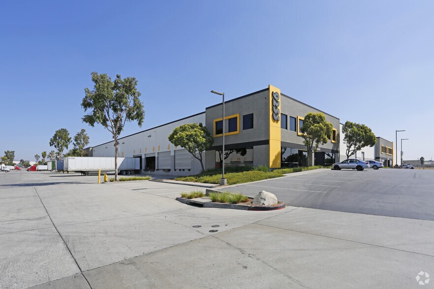 More Photos Of 9255 Customhouse Plz, San Diego Warehouse For Lease