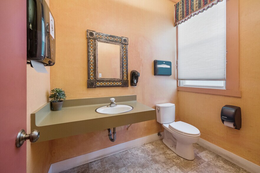 More Photos Of 2009 Bridgeway, Sausalito Restaurant For Lease