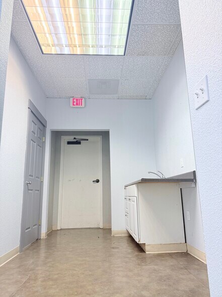 More Photos Of 1820 Oro Dam Blvd E, Oroville Bank For Lease
