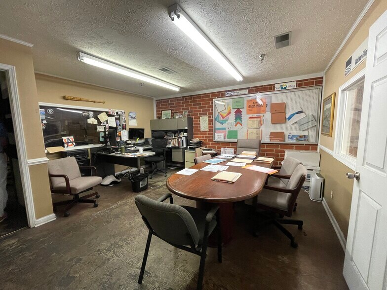 More Photos Of 1100 Chandler St, Montgomery Industrial For Lease