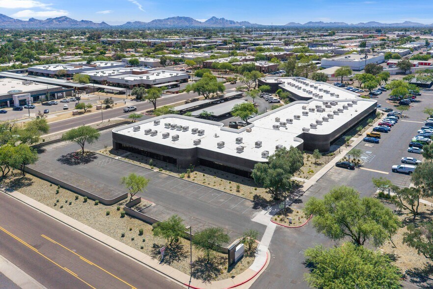 More Photos Of 14455 N Hayden Rd, Scottsdale Light Distribution For Sale