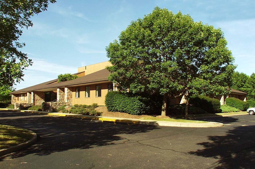 More Photos Of 928 Jaymor Rd, Southampton Unknown For Sale