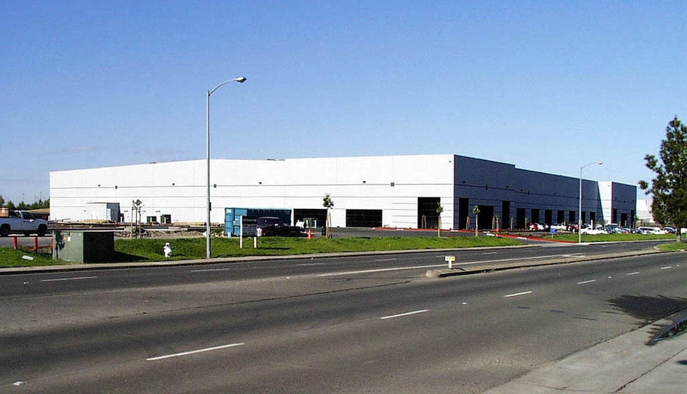 More Photos Of 1740-1780 N Market Blvd, Sacramento Warehouse For Lease