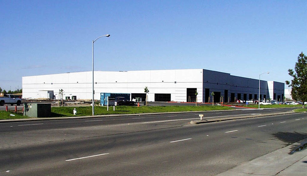 More Photos Of 1740-1790 N Market Blvd, Sacramento Warehouse For Lease