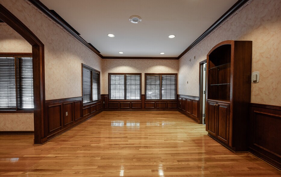 More Photos Of 110 E Carver St, Durham Medical For Lease