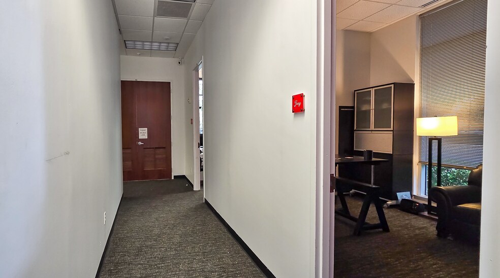 More Photos Of 2145 Metrocenter Blvd, Orlando Office For Lease