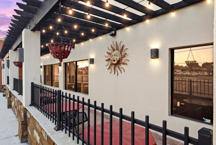 More Photos Of 4946 Rigsby Ave, San Antonio Restaurant For Sale
