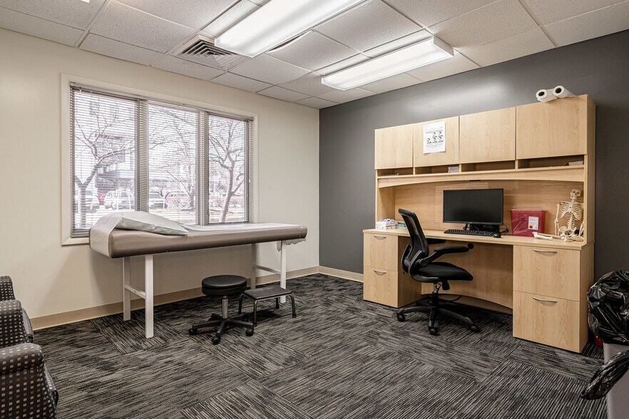 More Photos Of 4331 Churchman Ave, Louisville Medical For Sale