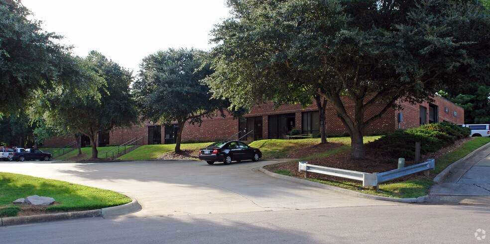 More Photos Of 1401 Diggs Dr, Raleigh Warehouse For Lease