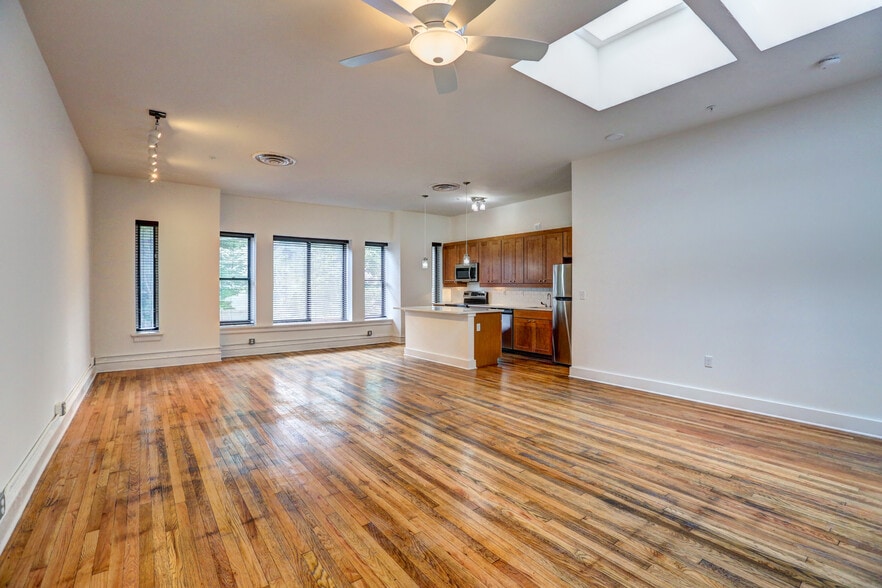 More Photos Of 304 E Grace St, Richmond Storefront Retail Office For Sale