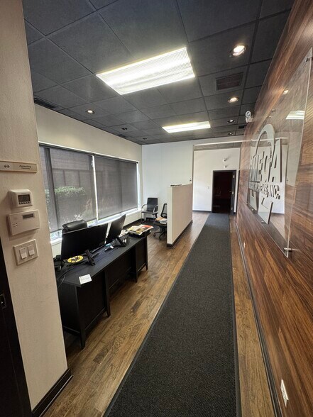 More Photos Of 220-320 Howard Ave, Des Plaines Light Distribution For Sale