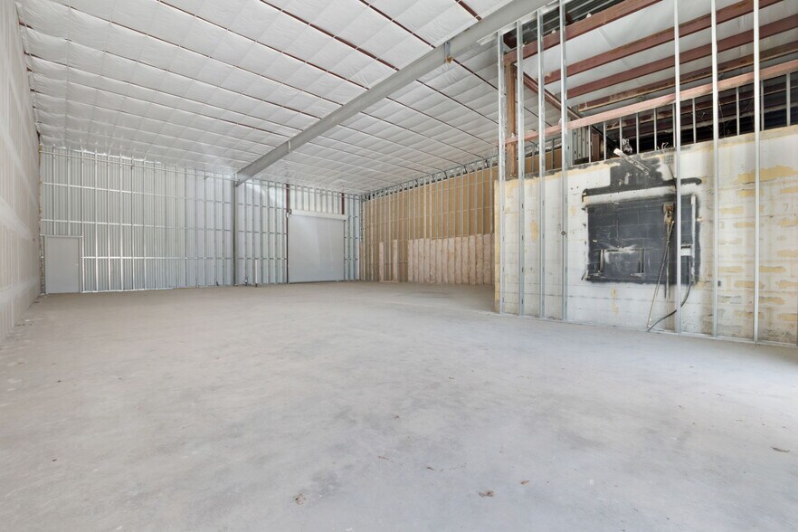 More Photos Of 1009 E 4th St, Lampasas Storefront For Lease