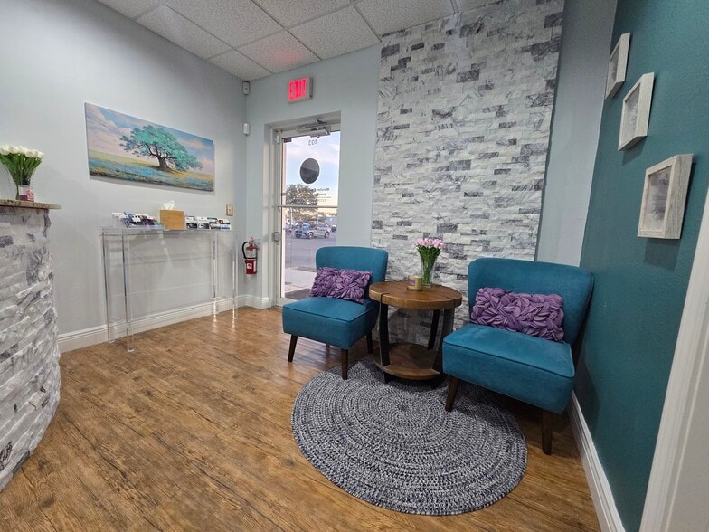 More Photos Of 13131 Kings Lake Dr, Gibsonton Medical For Lease