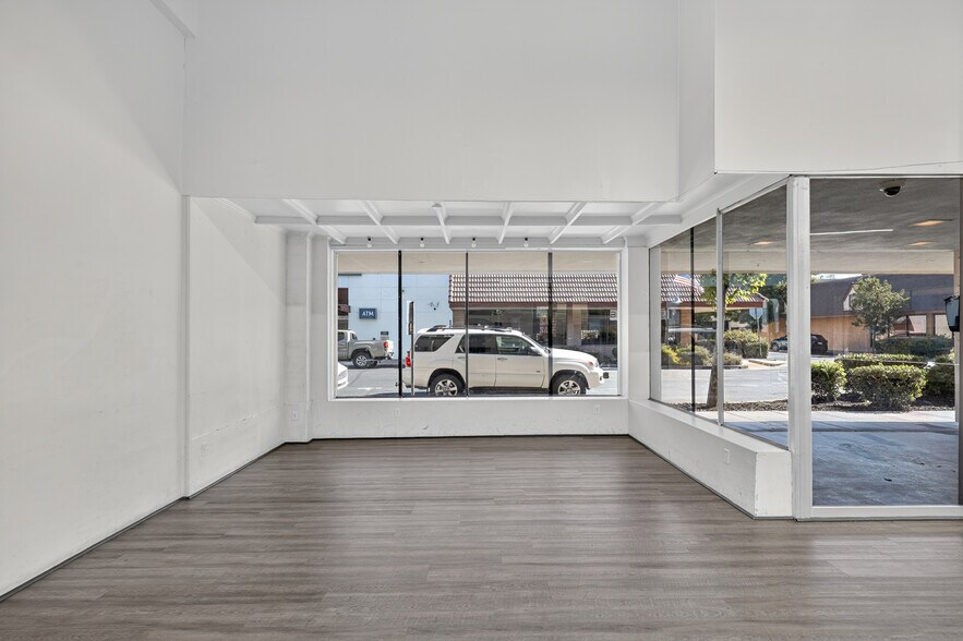 More Photos Of 1300-1340 Broadway Ave, Atwater Storefront For Lease