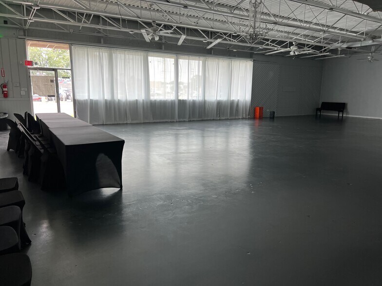 More Photos Of 2732 165th St, Hammond Freestanding For Lease