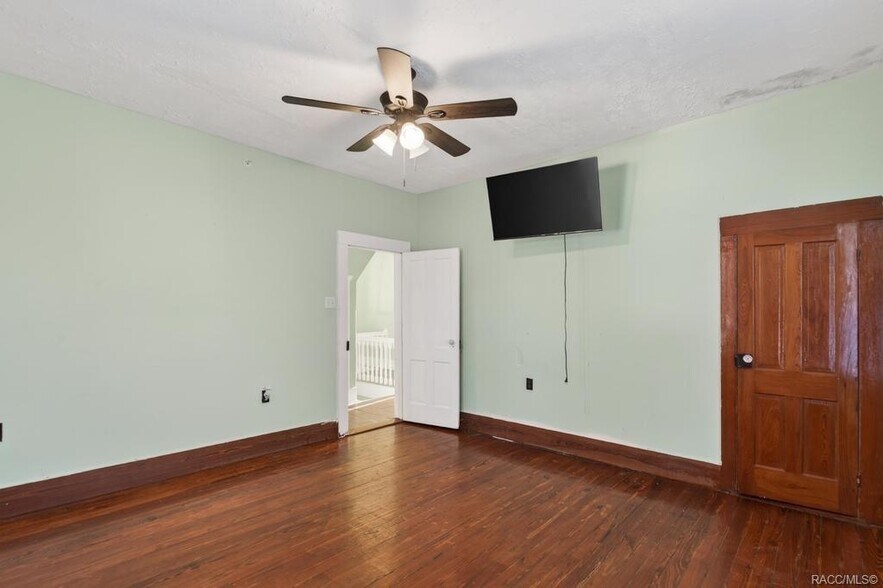 More Photos Of 125 N Main St, Hastings Restaurant For Sale