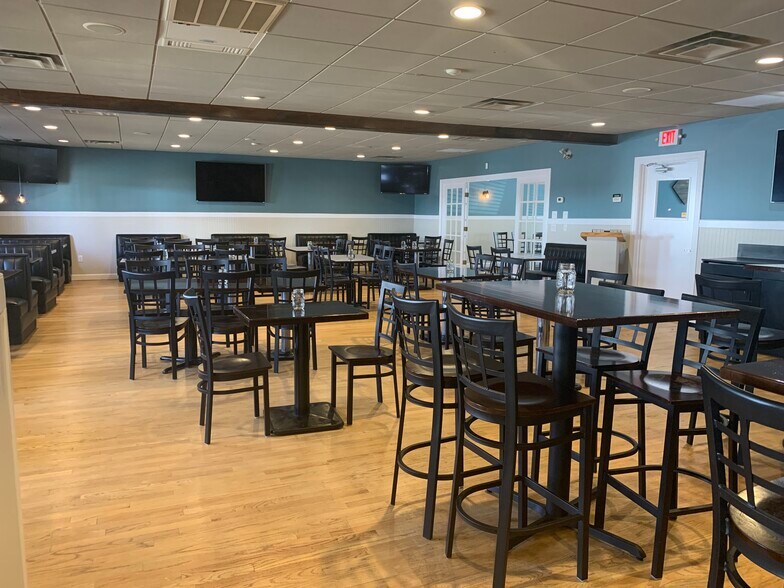 More Photos Of 48 School St, Lincoln Restaurant For Sale