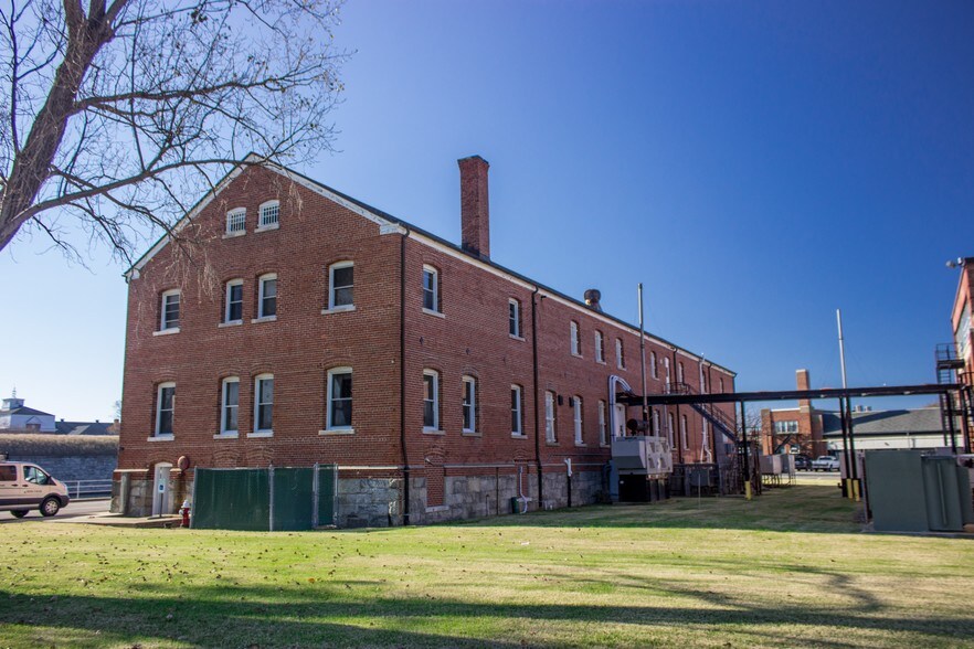 More Photos Of 61 Patch Rd, Fort Monroe Warehouse For Lease