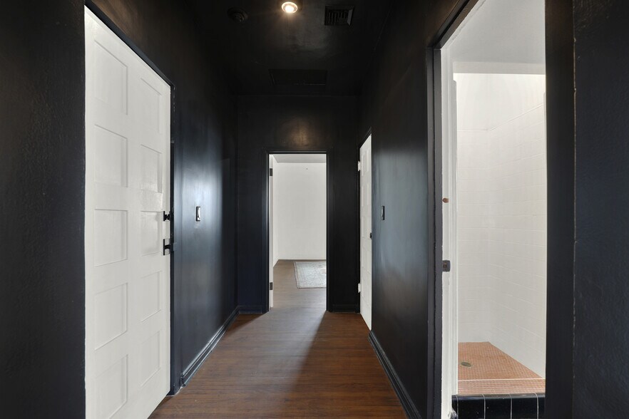 More Photos Of 435 S Boyle Ave, Los Angeles Office Residential For Sale