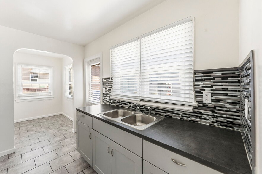More Photos Of 1047 W 7th St, San Pedro Multifamily For Sale