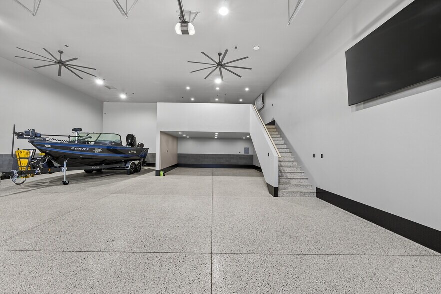 More Photos Of 39 Sunbridge Dr, McCall Self Storage For Sale