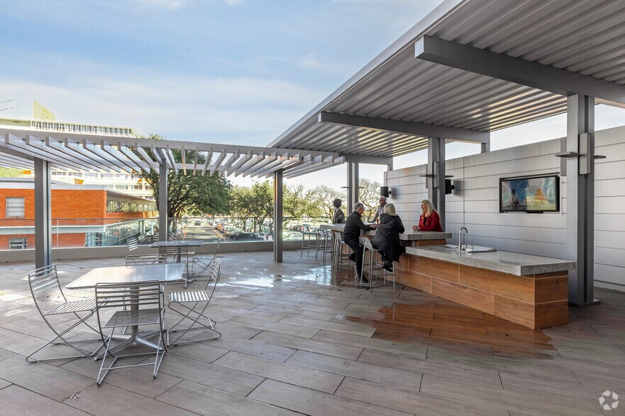 More Photos Of 6688 N Central Expy, Dallas Unknown For Lease