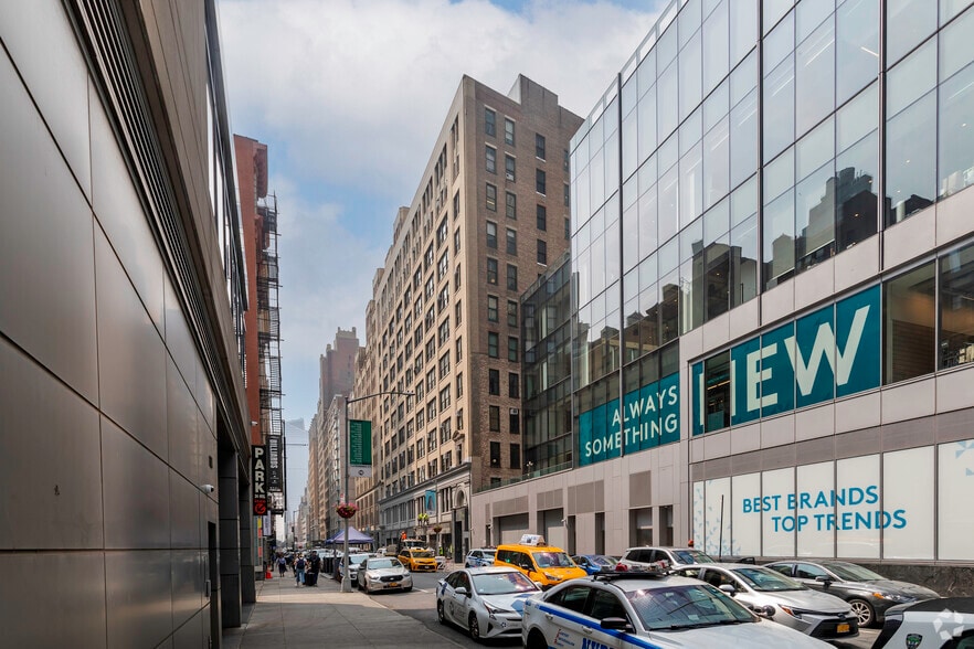 More Photos Of 132 W 31st St, New York Coworking Space