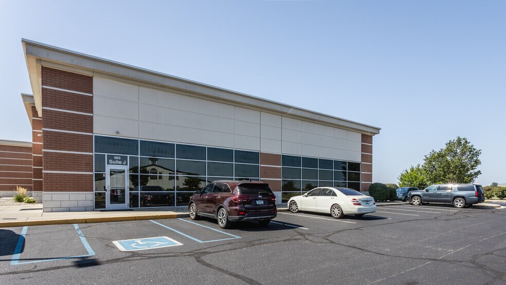 More Photos Of 965 N Emerson Ave, Greenwood Medical For Lease