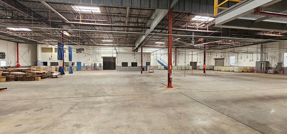 More Photos Of 13290 E Daum Dr, City of Industry Manufacturing For Sale