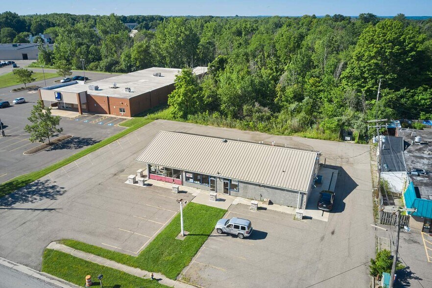 More Photos Of 9081 State Route 14, Streetsboro General Retail For Lease
